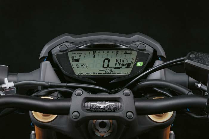 Pillanatnyi üzemanyagfogyasztásmérő Átlagos üzemanyag fogyasztásmérő Megtehető távolság Sebesség fokozat érzékelő Főtengely helyzetérzékelő Háromfokozatú kipörgésgátló rendszer A Suzuki fejlett