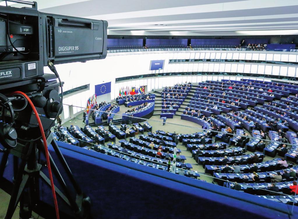 A frakciók megállapodása szerint az EPP azért jelölt a néppártnak járó helyek közül öt szakbizottság alelnökének fideszes képviselőket, mert a magyar emberek döntésének köszönhetően a májusi európai