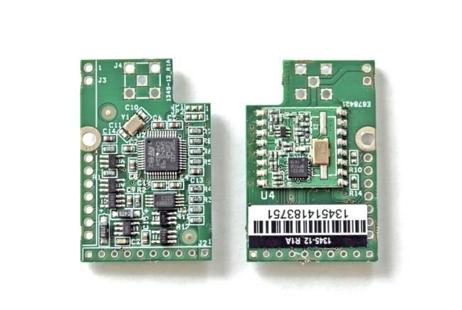 Rádiótransceiver / kontroller 433 vagy 868 MHz-re, SMA antenna csatlakozóval Jellemzők: Az egy RFM22B rádió modullal szerelt transceiver (adóvevő) beépített mikrokontrollerrel, szintillesztővel