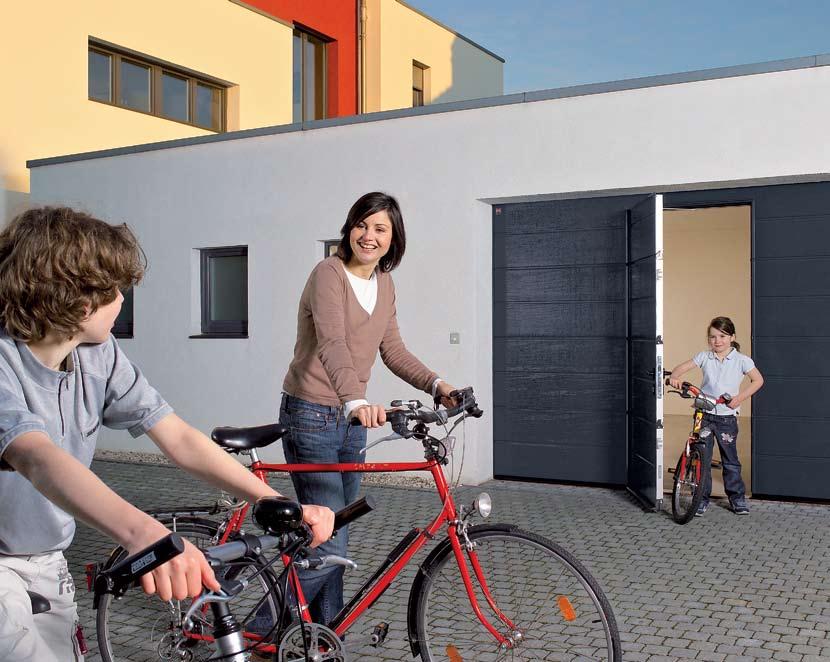 Tipp A személybejáró-ajtóval minden könnyen hozzáférhetővé válik, ami a garázsban van: kerti szerszámok, kerékpár, talicska.