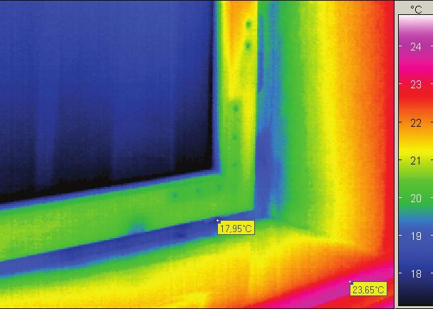 Az esetleges páralecsapódás mértéke függ a felületi hőmérsékletektől, a belső levegő hőmérsékletétől és relatív páratartalmától, a pára eltávozása pedig a helyiségben biztosított légcsere mértékétől.
