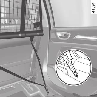 ELVÁLASZTÓHÁLÓ (1/2) A 1 B 2 3 5 Gépkocsitól függően, állatok vagy csomagok szállítása esetén, az utastér elszigetelése érdekében használható.