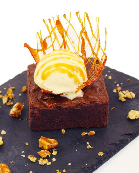 BABBI BROWNIE MIX ALAPRECEPT Babbi Brownie mix 1 000 g Vaj 375 g Eurovo vegyes tojáslé 500 g Westfalia formaleválasztó spray Mennyiség összesen: 1 875 g e: Keverje össze a BROWNIE MIXET a