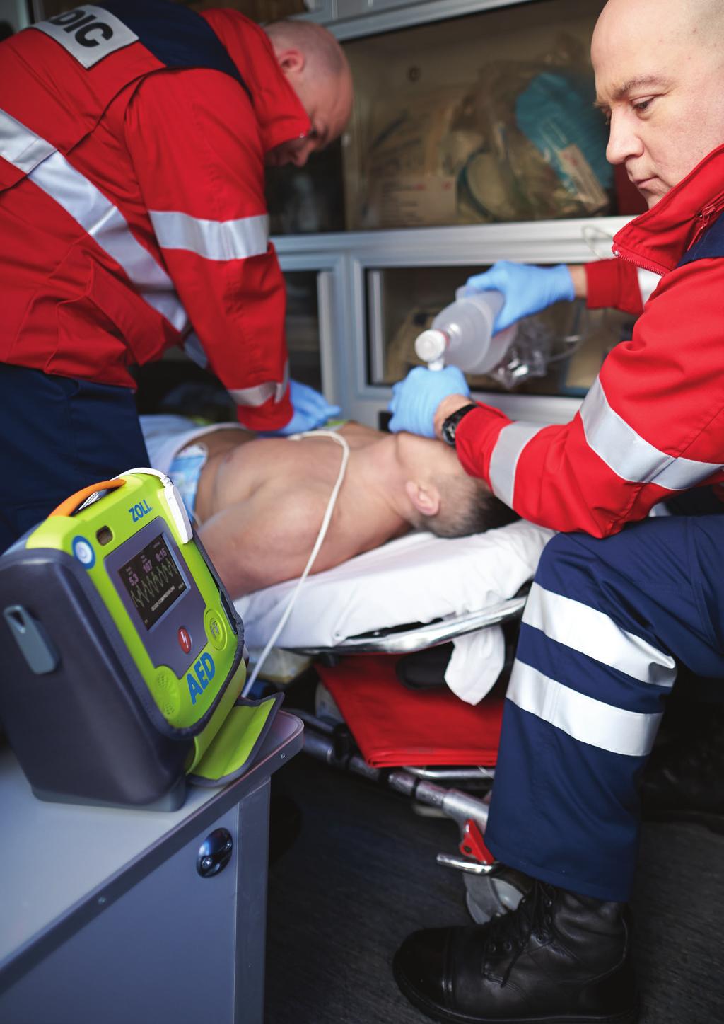 Cardiopulmonalis újraélesztés (CPR) szükséges Az újraélesztéssel foglalkozó szervezetek legfrissebb irányelvei világszerte egybehangzóan leszögezik: a sikeres defibrillációt jó minőségű