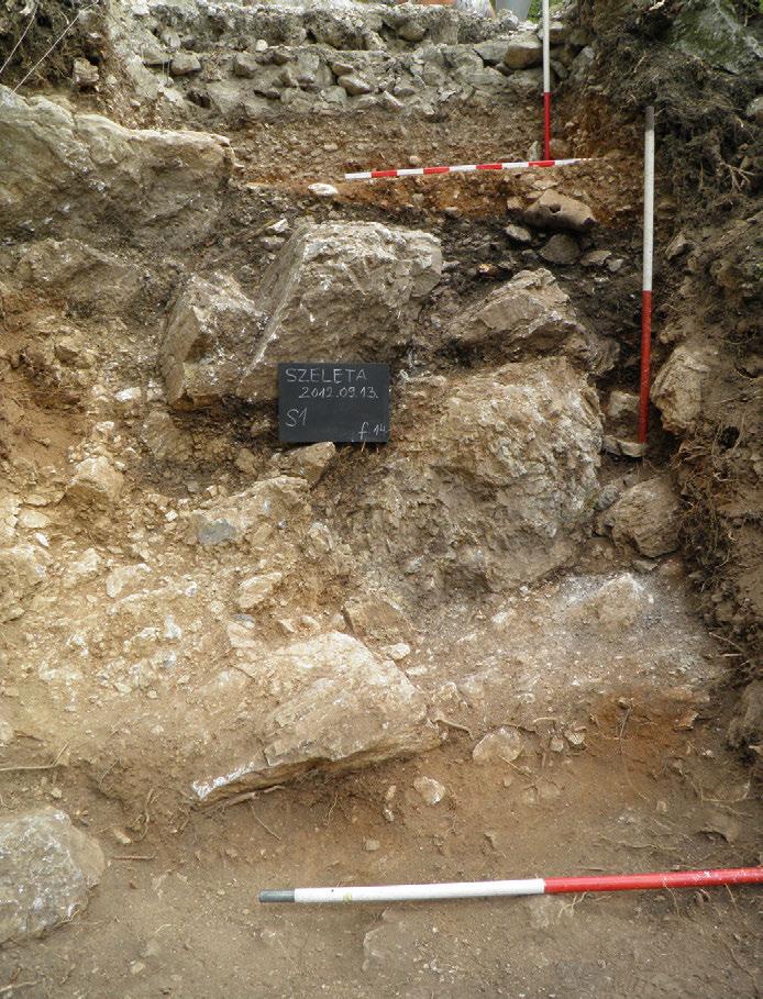 ábra), valamint az első ásatássorozat (1906 1913) idején felvett jegyzék (gyűjtőleltár), amelyben minden darabra vonatkozóan rögzítették az előkerülés helyét: a barlangrészt, a négyszöget, a bontási
