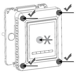 3. Csatlakoztassa a termosztátot a csatlakozási rajz szerint. A fűtőkábel árnyékolását egy különálló csatlakozó használatával kell a tápellátás földvezetőjéhez csatlakoztatni.