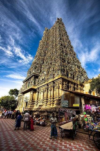 A templom Vishnu temploma és a Dél-India legjelentősebb vallási hagyománya, a Sri vaisnavizmus központi temploma. Ebéd után szabad program (természetesen kísérettel) Trichyben. 6.