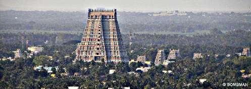 mellett. A templomkomplexumot 7 koncentrikus fal veszi körül és 21 hatalmas gopuram (templomtorony) található a területén.