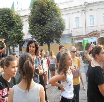 A hely jelentőségéhez illő vers felolvasása után koszorút helyeztünk el, majd körbe