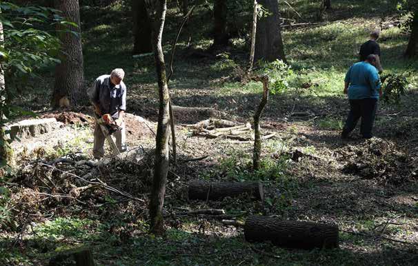 48 A DALERD Zrt. a tavasz folyamán hagyományosan, ismét vendégül látta a nyugdíjasait. A régi és jelenlegi erdészeti dolgozók találkozója szerves részét alkotja az erdész hivatásnak.