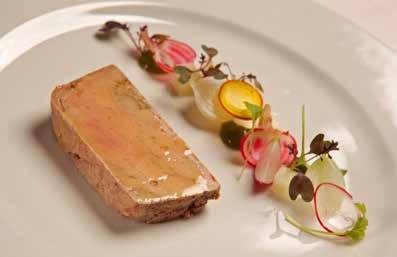 GRAS WITH CHERVIL FLAVOURED APPLE PUREE AND PICKLED VEGETABLES LIBAMÁJ TURBOLYÁS