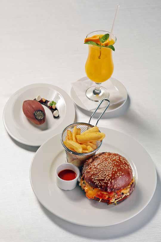 NEW YORK CAFÉ PACKAGE SPECIALITIES NEW YORK KÁVÉHÁZ CSOMAGKÜLÖNLEGESSÉGEK NEW YORK SNACK SELECTION NY Burger, NY chocolate cake, NY