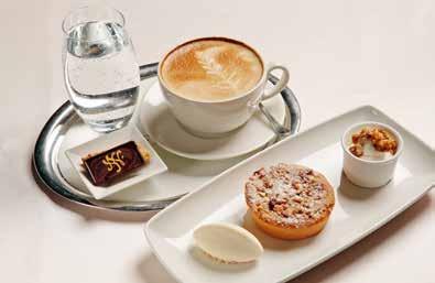 Allergén jelölés: 1, 3, 5, 7, 8 EURO 21 HUF 6300 APPLE PIE CHOICE Apple pie with vanilla mousse and whipped cream, New York hot coffee (without alcohol) glass of