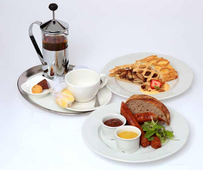 NEW YORK CAFÉ PACKAGE SPECIALITIES NEW YORK KÁVÉHÁZ CSOMAGKÜLÖNLEGESSÉGEK EMPEROR EXPERIENCE New York sausage, strudel selection, tea, coffee or hot