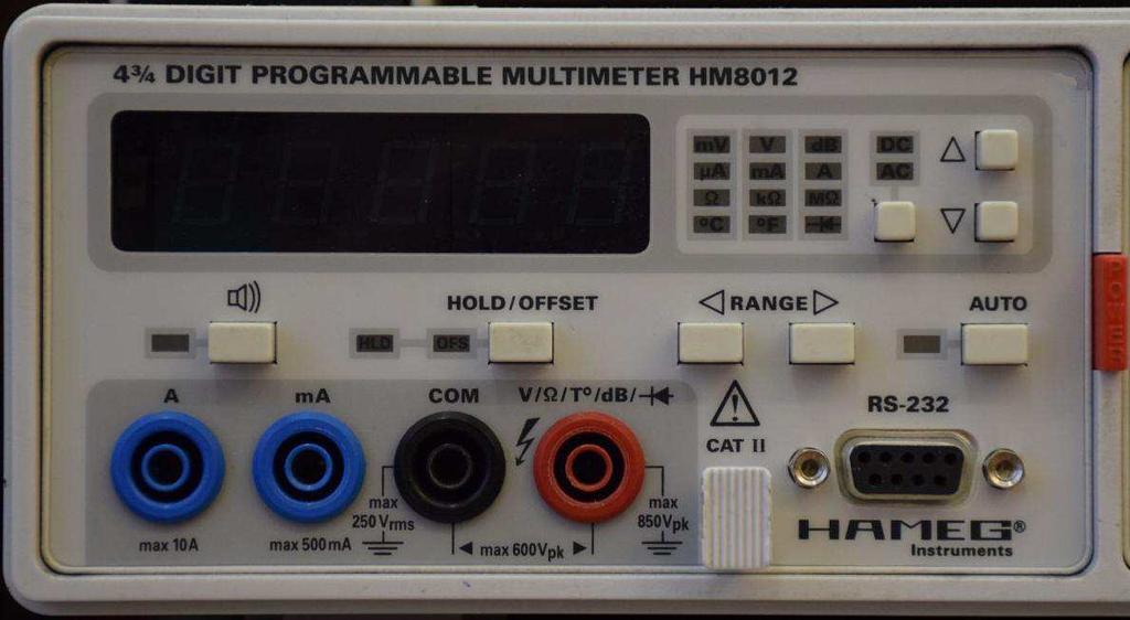 8. ábra: Hameg HM8012 digitális multiméter Az általános célú (minőségű, árkategóriájú) multiméterek négy bemenettel rendelkeznek; egy közös (COMMON, kép szerint fekete), két árammérővel (amper és