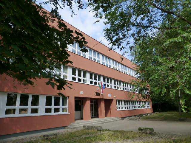 ÉRDER BOLYAI JÁNOS GRUNDSCHULE ÉRD, ERZSÉBET U. 26-32. OM AZONOSÍTÓ: 037325 Tel.