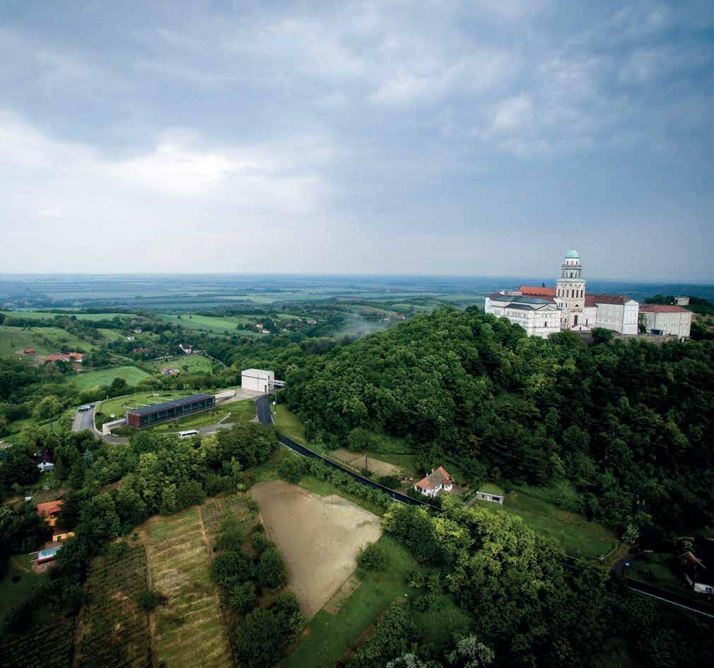 A Pannhalmi Főapátság mint rendezvényhelyszín The Archabbey of Pannhalma - as an event venue HU A 996-ban alapított Pannhalmi Főapátság 1996 óta a Világörökség része a több mint ezeréves múltra