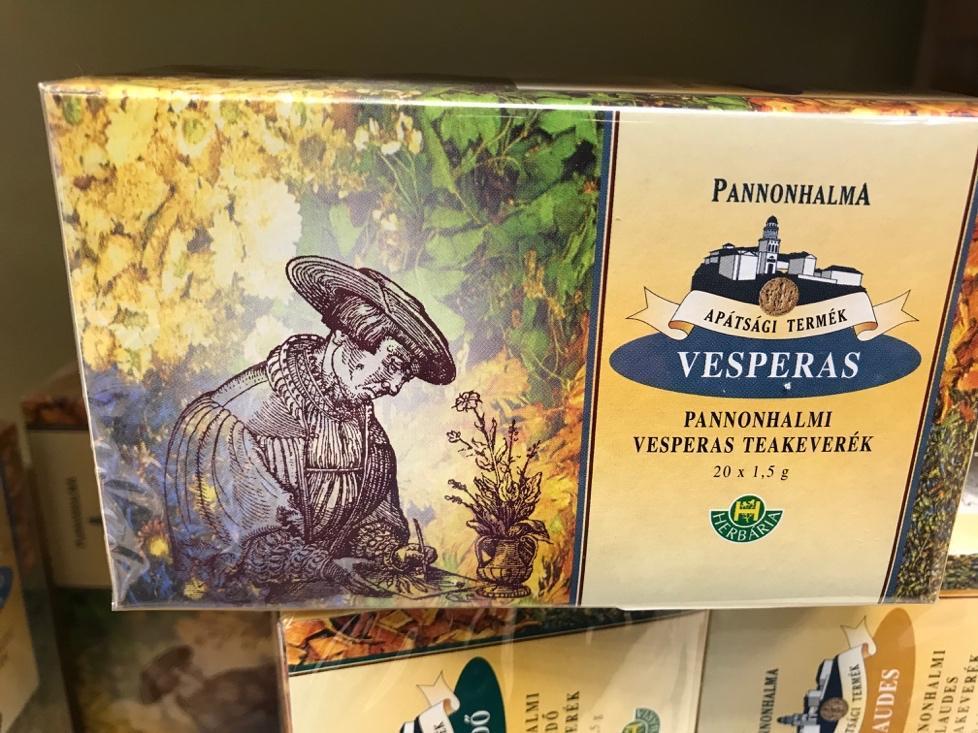 A pannonhalmi gyógyhatású teák gyártását és forgalmazását ősi receptúrák alapján a Pannohalmi Főapátság és a Herbária Zrt.