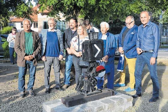 A rendezvény házigazdája Six Edit, Gödöllői Civil Kerekasztal Egyesület elnöke az eseményen elmondta, a szalont évente két alkalommal az őszi és a tavaszi napéjegyenlőséghez kapcsolódva rendezik meg.