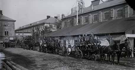 Óbudai Hajógyár, a gyár tűzoltóságának díszszemléje (1912) Magyar Műszaki és Közlekedési Múzeum / Történeti Fényképek Gyűjteménye / Óbudai Hajógyár gyűjteménye hiszen az MOTSZ egyre nagyobbra nőtt: