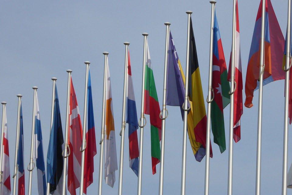 14 Közép-Európa, az EU és én 1989-ben megmozdult Közép- és Kelet-Európa. A régió országai visszanyerték szabadságukat, függetlenségüket és elindultak az európai demokratizálódás és fejlődés útján.