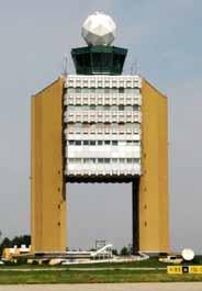 BUDAPEST REMOTE TOWER KONCEPCIÓJA Toronyépület repülőtéri kezelésben, HC bérlés, közös felelősség 30 éves ingatlan, ATM rendszer további frissítése aktuális Infrastruktúra rendellenség miatt reptér