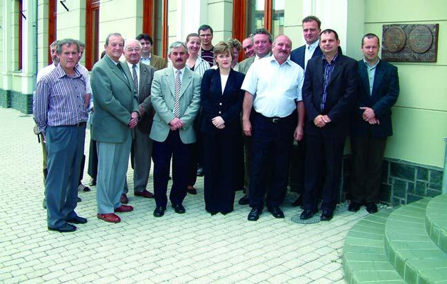 Császár László polgármesterrel nemcsak a jelenrõl beszélgettünk, de bemutatta nekünk a jövõ városközpontjának arculatát is.