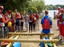 JETHAJÓ ET A TA A jethajót annak találták ki, aki a jetski-élményt kényelmesen, erőfeszítések nélkül szeretné átélni. Az ötszemélyes See Doo jet hajó a frappáns választás!