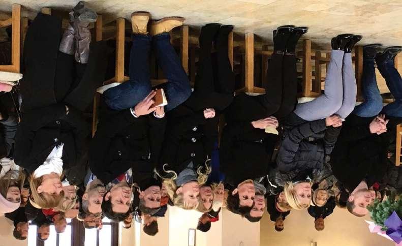 KATEKUMENÁTUS tett kultúrájában él, nem könnyű meglátni annak értékeit és azt valamilyen formában a forráshoz, Krisztushoz kötni. Szerencsére kísérőnk, János atya ennek a tudásnak birtokában van.