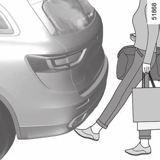 Amikor a RENAULT kártya Önnél van, a gyújtás pedig ki van kapcsolva, lépjen előre/ hátra a hátsó lökhárító alatt.
