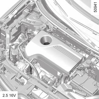 MOTOROLAJSZINT: utántöltés, feltöltés (1/2) 1 2 1 2 Utántöltés/feltöltés A jármű legyen vízszintes talajon, álló és hideg motorral (például az aznapi első elindulás előtt).