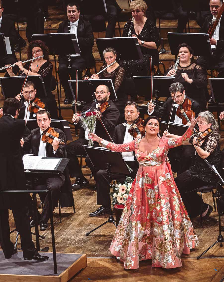 VISSZATEKINTŐ NETREBKO-KONCERT Újabb csúcs A Magyar Állami Operaház Zenekarának szakmai nimbuszát erősíti, hogy Anna Netrebko rendszeresen kéri köz reműködésüket.