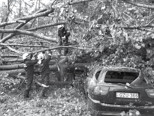 Tűzoltók A soltvadkerti tűzoltókhoz augusztus 4-én a megyei műveletirányítástól érkezett a jelzés, nyugdíjas hivatásos tűzoltók egyaránt.