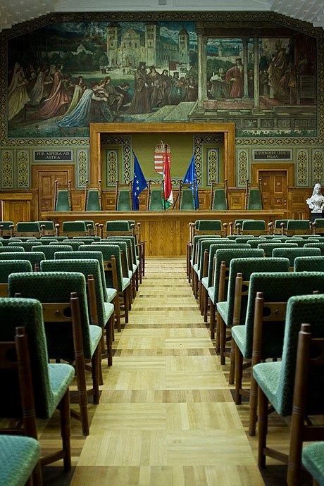 Rövid ciklusú képzések PTE Nemzetköziesítési Stratégiai Program Stratégiai irány: növekvő számú rövid ciklusú nemzetközi program szervezése bejövő külföldi hallgatók számára Célok: nemzetközi képzési