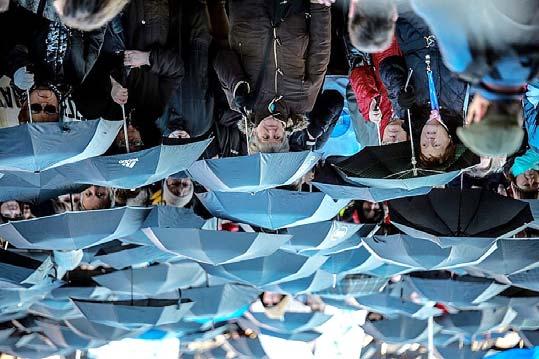 Bogárd és Vidéke 2019. december 5. A MI VILÁGUNK / BÚCSÚ 7 TÜNTETÉSEK Búcsú Holnap tüntetünk mondta felcsillanó szemmel egy szakszervezetis barátom.