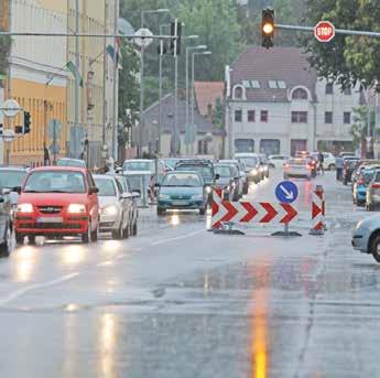 készülni. A fejlesztés részeként első körben a jelenlegi vasúti felüljáró Vörösmarty utca felé vezető ágát bontják el.