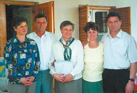 Arra kért, felejtsem el ezeket a nővéreket, mert ők a vörös apácák. Elmagyarázta, hogy ez a rend azért maradhatott meg, mert kompromisszumot kötött az állammal.