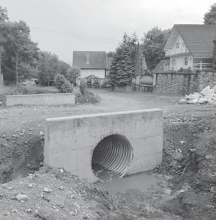 Medertakarítással kezdték, majd sánckast, azaz kőkosarat vagy idegen szóval gabion -t építettek/építenek.