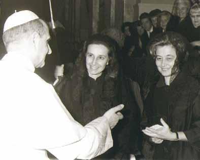 az egység kalandja szól gondolják. És csak Isten számít, semmi más. Carlo De Ferrari püspök meghallgatja Chiarát és első társnőit, elmosolyodik és csak egyszerűen ennyit mond: Ebben Isten ujját látom.