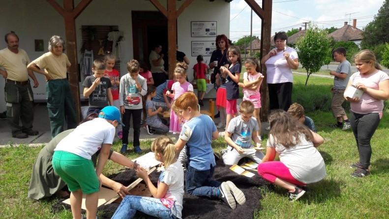 Élményekkel gazdagodva tértünk haza a kirándulásról. Mint minden évben, az idén is, nevelési évünket évzáró ballagással zártuk. Az iskolássá érett gyerekeket ünnepélyes keretek között búcsúztattuk.