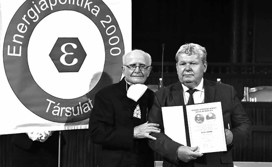 12 Mozaik Süli János Nemzeti energetikáért díjban részesült Az import sosem lehet annyira megbízható, mint egy hazai energiaforrás hangsúlyozta Kovács Pál, a paksi atomerőmű kapacitásának