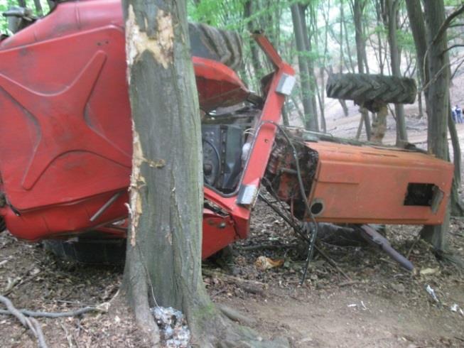 Távvezérelt munkaeszközök esetében alapvető követelmény, hogy a munkaeszköznek automatikusan le kell állnia, ha az ellenőrzött vezérlési zóna határára ér.