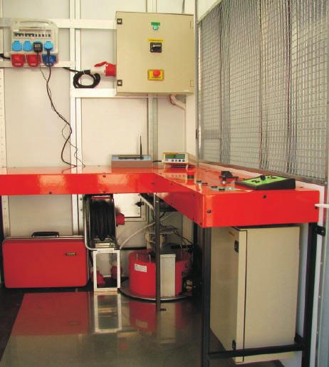 egyfázisú próbatranszformátor próbafeszültség előállítása 0-100 kv-ig / 50 Hz - Feszültségkémlelő és fázisegyeztető teszter - Szigetelt kezelőrúd vizsgálópad - Szigetelőanyagú kesztyűk és karvédők