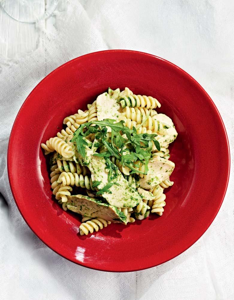 Rukkolapestós fusilli csirkemellel 7 Tipp: Ha az egészséges étkezés híve vagy, helyettesítsd a klasszikus orsótésztát a Bonduelle Légumio csicseriborsó és kukorica fusillijével, ami nem csak