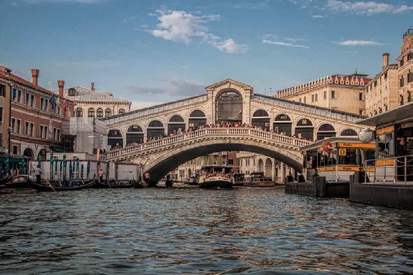 Híd neve Ponte Rialto Velence Építés(ek) ideje: 1587 Történeti áttekintés: 1181-ben épült itt először fahíd, de többszöri meghibásodás és forgalomnövekedés miatt egy kőhídra írtak ki pályázatot.