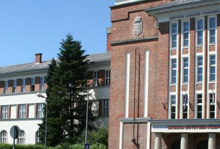 Színes, vonzó, hívogató.