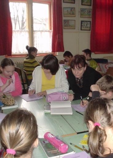 Miért érdemes tanári szakra jelentkezni? Két szak párhuzamos tanulása. Kiszámítható életpálya.