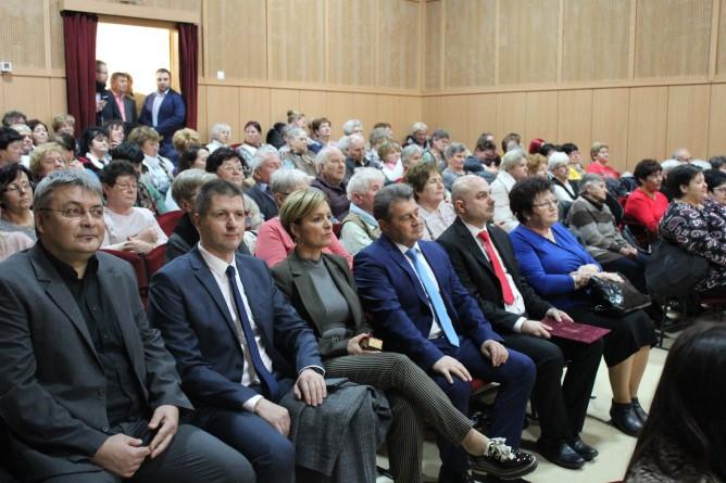 zán, és légkeverő berendezés beszerelésével tették hatékonyabbá azt. Remélhetőleg minden itt élő, vagy vendégségbe érkező számára ezután is kellemes időtöltést nyújt majd a régi mozi nézőtere.