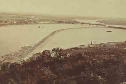 A Boráros térrel szembeni Duna-part 1880 körül téri híd építését vetette fel.
