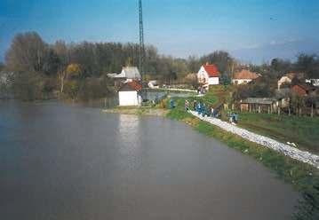 Nemcsak a Tisza áradása okozta a bajt, hanem az is, hogy a vásárosnaményi járás beregi részének csatornavizei is kiöntöttek. Ráadásul a melegebb időjárás miatt Az 1948.